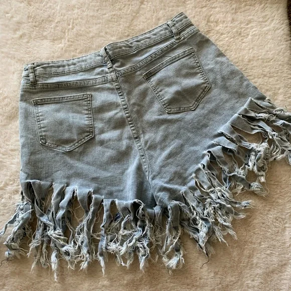 Shorts - Picture 3 of 4